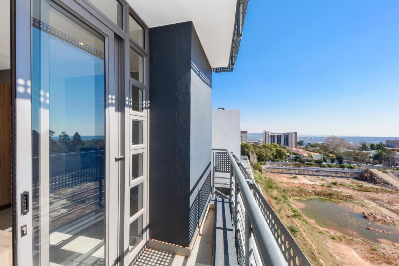 The Median Rosebank Luxury Apartment - Building With Generator Johannesburg Exterior photo